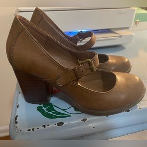 MIA Girl Brown shoes: Size 8 🚨PLEASE READ DESCRIPTION!